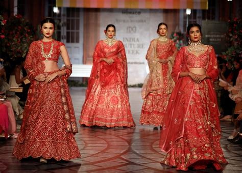 Designer Rahul Mishra Showcased His Collection At Fdci India Couture Week 2019 Retropoplifestyle