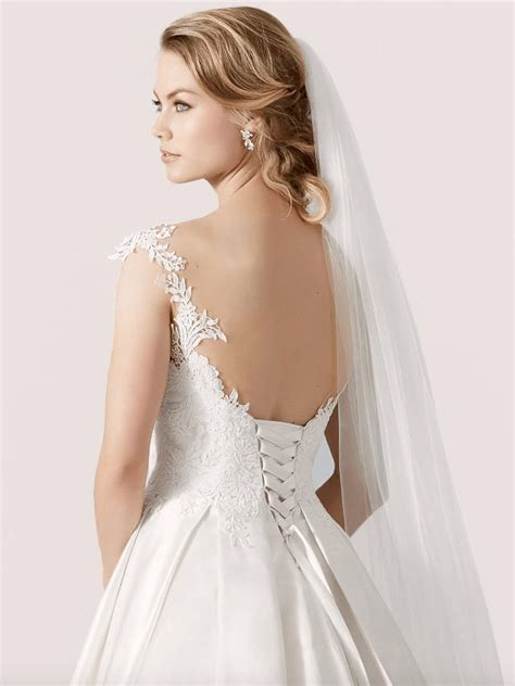 Sateng Brudekjole Med Blonde Over Skuldre ABELONE NO Brudesalong