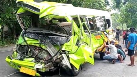 Truk Molen Rem Blong Picu Tabrakan Brutal Di Lamongan Satu Dari Empat