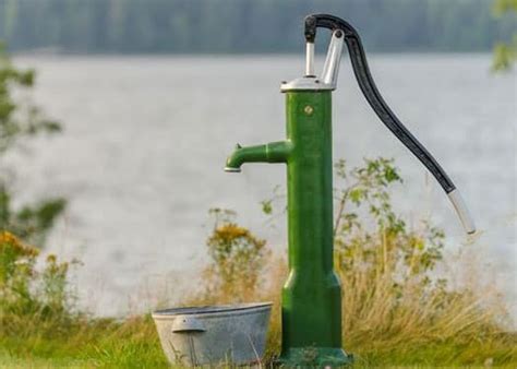 Ручной насос для воды из скважины: виды и способ изготовления