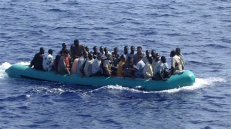 Migranti Nuovo Naufragio Barcone Con Persone Si Rovesciato Al