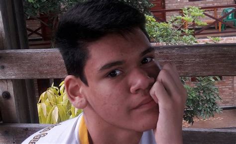 Morreu apanhando diz avó de jovem gay morto após briga o pai Pheeno