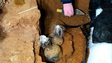 Centuries-old glass bottles found at George Washington's home