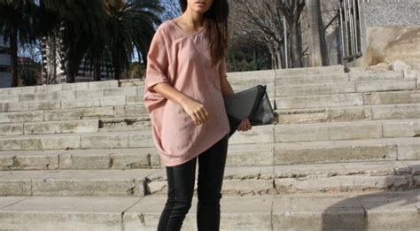 Pantalones De Cuero Y Blusa Nude