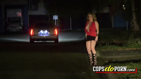 Black Dude Gets Into The Interrogatory Room And Gets Fuck By Two Cops In An Interracial