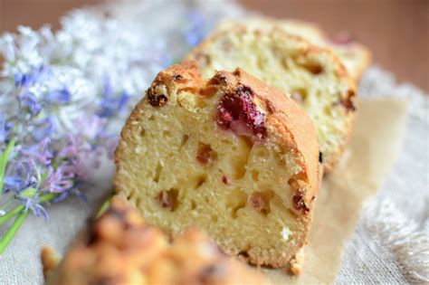 Cake aux groseilles et framboises surgelées Hum ça sent bon