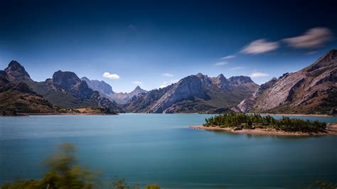 Picos de Europa Wallpaper 4K, Spain, Mountain range, Blue Sky