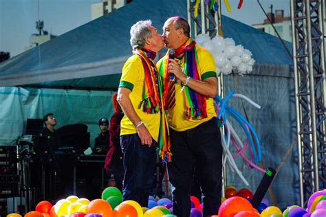 Primeiro Casal Gay A Ter Uni O Est Vel No Brasil Celebra Anos Juntos Em Curitiba