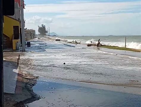 VÍDEO Mar avança em Marataízes causa erosão e interdita trecho da