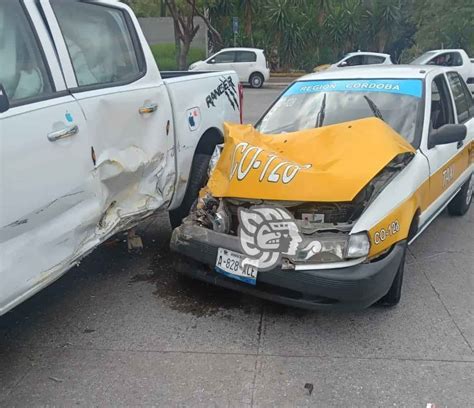 Accidente en bulevar de Córdoba deja 2 lesionados y daños materiales