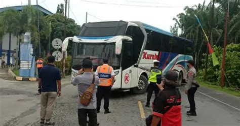 Larangan Mudik Puluhan Kendaraan Dipaksa Putar Balik Di Perbatasan