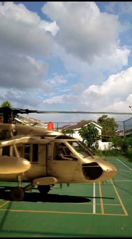 Helikopter Mendarat Darurat Di Lapangan Bulutangkis Elhatetivi