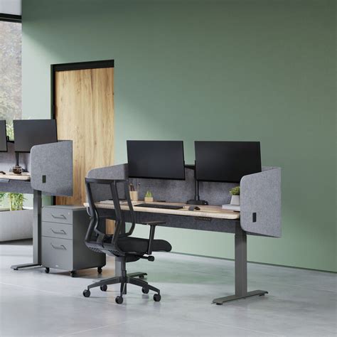 Privacy Desk Surround 60 | Privacy in an Open Office | Vari®