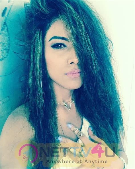 Actress Nia Sharma Hot Sexy Stills 562875 Galleries HD Images