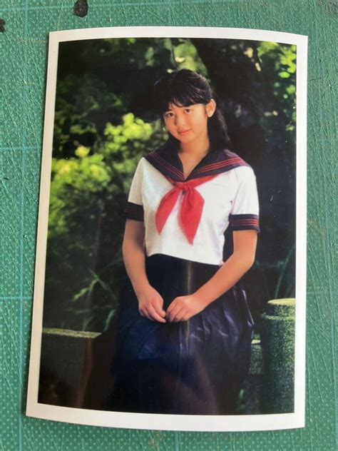 Yahooオークション 【レア】斉藤由貴 写真 制服 赤スカーフ スケバ