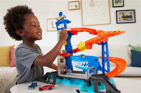 Hot Wheels City Hai Angriff Spielset mit Auto für 47 99 statt 76