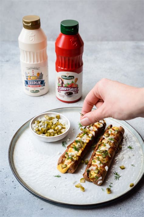 Frikandel Speciaal Met Curry En Zeedijk Mayonaise Oliehoorn