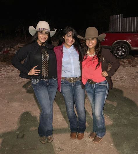 Pin By Kaitlynn🌵 On Vaqueras Rodeo Outfits Cowboy Outfits For Women Cowboy Girl Outfits