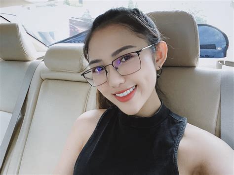 Trang Cherry đăng ảnh bán nude khiến nhiều người đỏ mặt