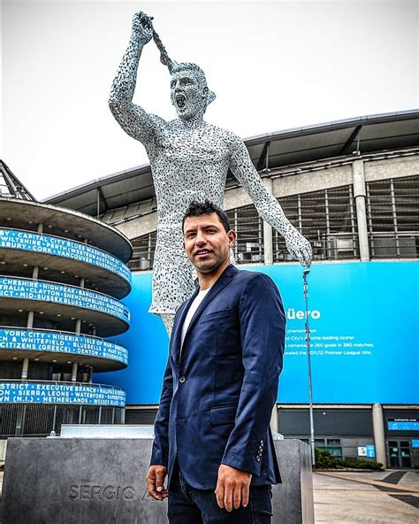 Weird That They Asked Aguero To Unveil A Statue Of Toni Kroos