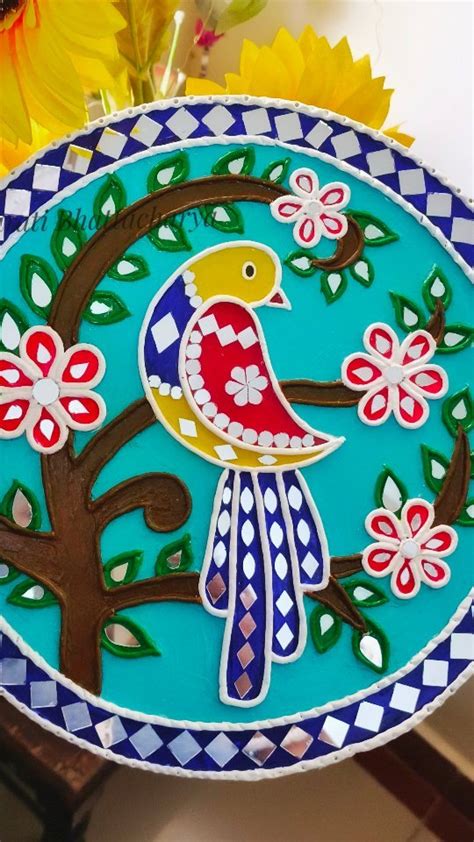 bharati bhattacharya lippan art presenting  bird lippan art