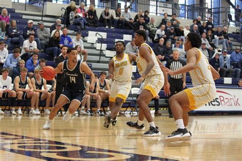 Men's Basketball Wins Close Game Against Ottawa | The Sower Newspaper