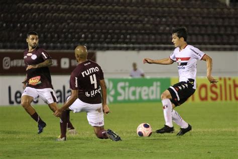 Elenco Do Botafogo Sp Lamenta Derrota Para Ferrovi Ria E Crise No