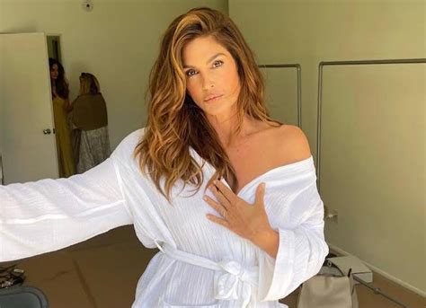 Cindy Crawford Contrata Profissional Para Lidar Estresse E Crise Da