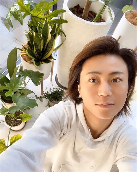 氷川きよしさんのインスタグラム写真 氷川きよしinstagram「おはよう御座います。 Kiiんちは観葉植物で森のようですw By