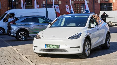 Pamiętacie słynny milion samochodów elektrycznych do 2025 Rząd zmienia