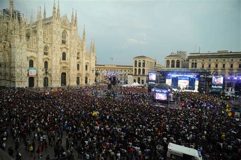 Il Concertone Di Radio Italia In Piazza Duomo Corriere It