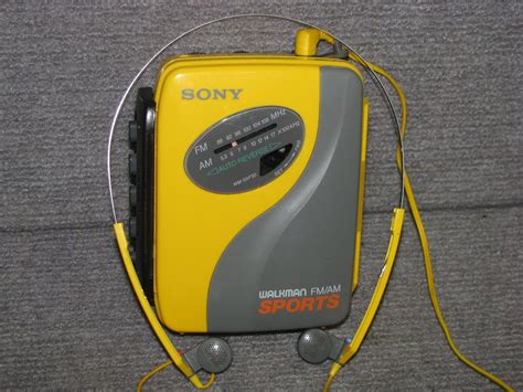 Vintage Retro Yellow Sony Sports Walkman Cassette Player FM AM