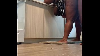 Ella no lavó los platos así que la golpeé hasta correrme XVIDEOS