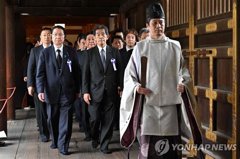 속보 일본 국회의원들 A급 전범 합사 야스쿠니신사 집단 참배 연합뉴스