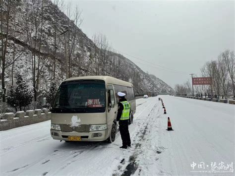 张家川县公安交警全警出动 保障路畅人安图 天水在线