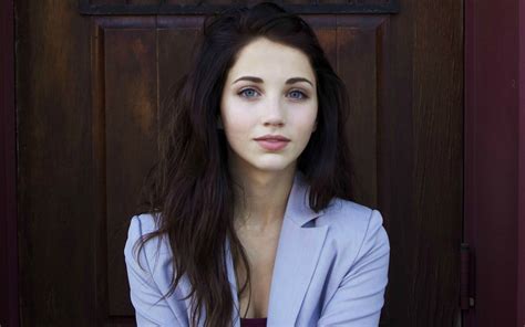 Emily Rudd Women Closeup Looking At Viewer Smiling Long Hair Wallpaper Coolwallpapersme