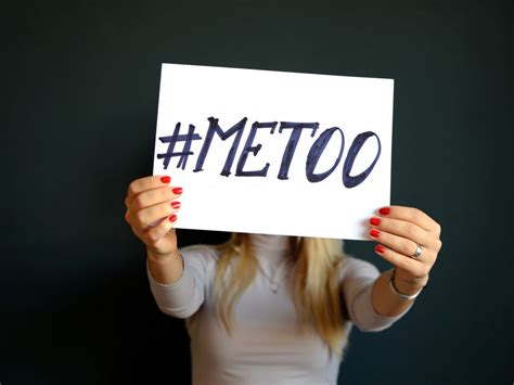 Metoo Vier Von Zehn Österreicherinnen Wurden Schon Einmal Sexuell