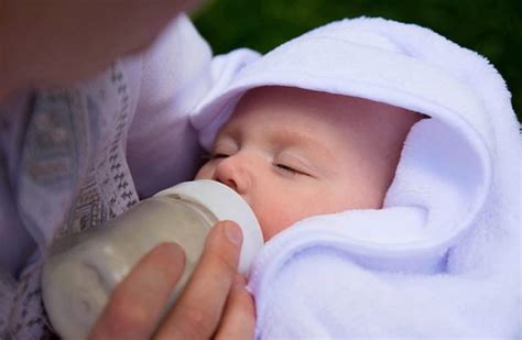 Cuánta leche materna debe tomar un bebé de cuatro meses Dudas