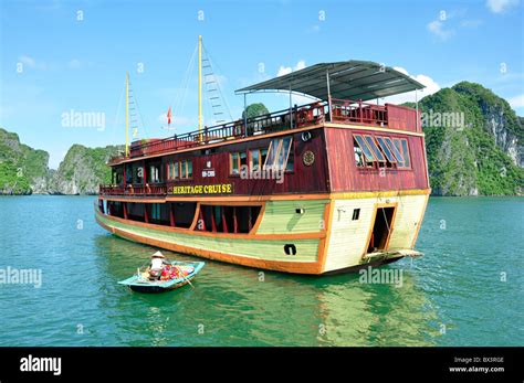 Vietnam Junk Boat Hi Res Stock Photography And Images Alamy