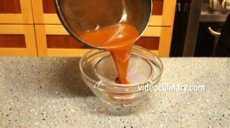 Easy Caramel Glaze Recipe - Perfect for Decorating Cakes