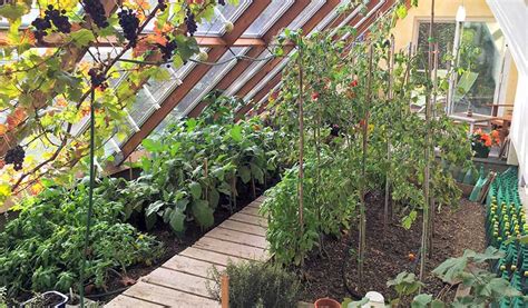 Cette maison écologique cache une serre pour avoir des légumes toute l