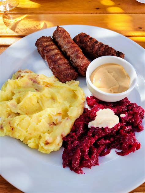 restaurace beraria veche jasy jidlo na cestach