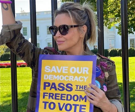 Alyssa Milano Arrested During The Voting Rights Protest Tv Exposed