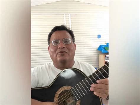 Maestro se despide de sus alumnos con canción muere al día siguiente