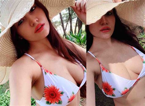 Simran Kaur Sizzling Hot In Bikini Selfies Filmy