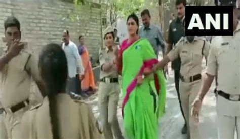 Watch Ysrtp Chief Ys Sharmila Slaps Police Constable In Hyderabad