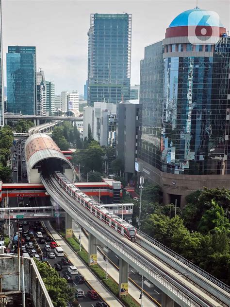 958 Ribu Lebih Penumpang Padati KRL Commuter Line Tiap Senin Pada