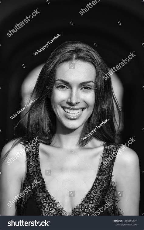 Young Sexy Sensual Woman Girl Portrait Foto De Stock 1189913047 Shutterstock