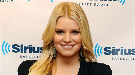 Simpson Poses Nude And Reveals It S A Girl