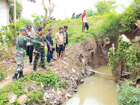 Dansektor 20 Citarum Harum Meninjau Tanggul Sungai Citarum Yang Longsor